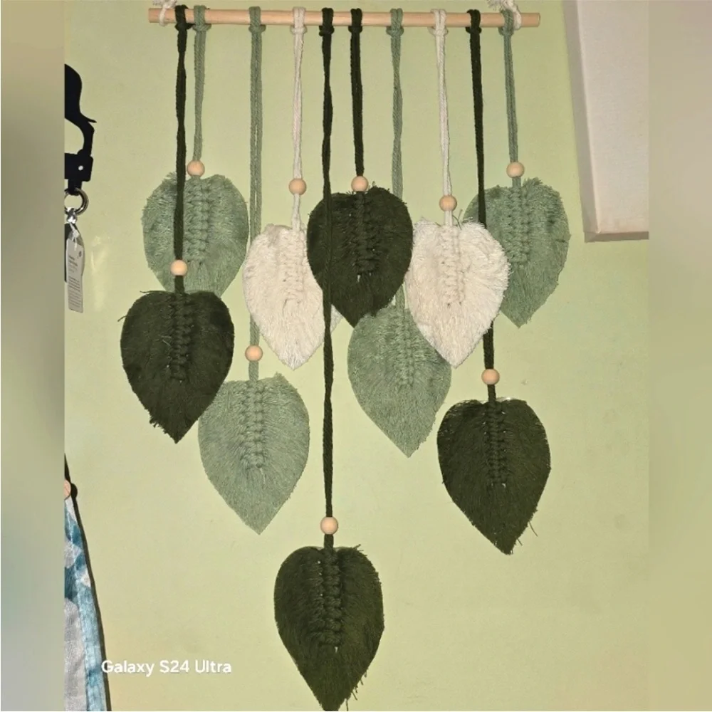 Wall Hanging-Green/Ivory colored Palm
Leaves Brand New in Bag- - Picture 1 of 7